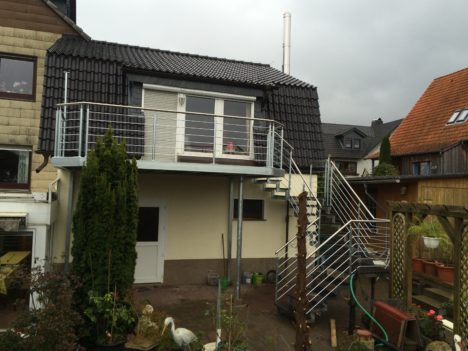 balkon mit treppe